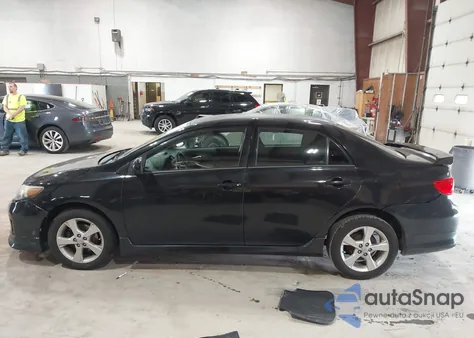 2013 Toyota Corolla S z USA, uszkodzony, nr VIN 2T1BU4EE2DC966841